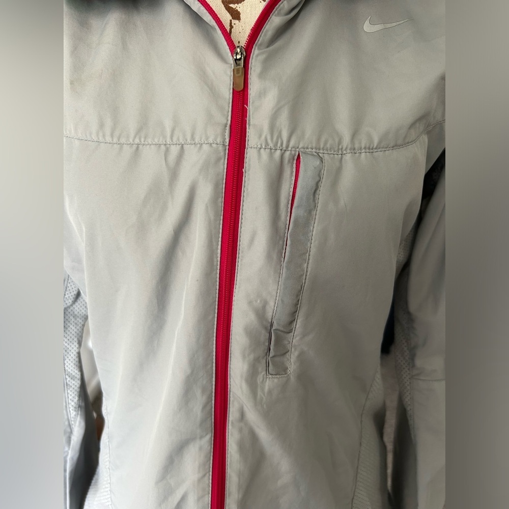 Nike women’s lightweight windbreaker gray, pink and green size small - Picture 7 of 15